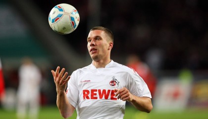 九游体育平台官网-_未来运动鞋：智能科技引领潮流_，未来鞋子