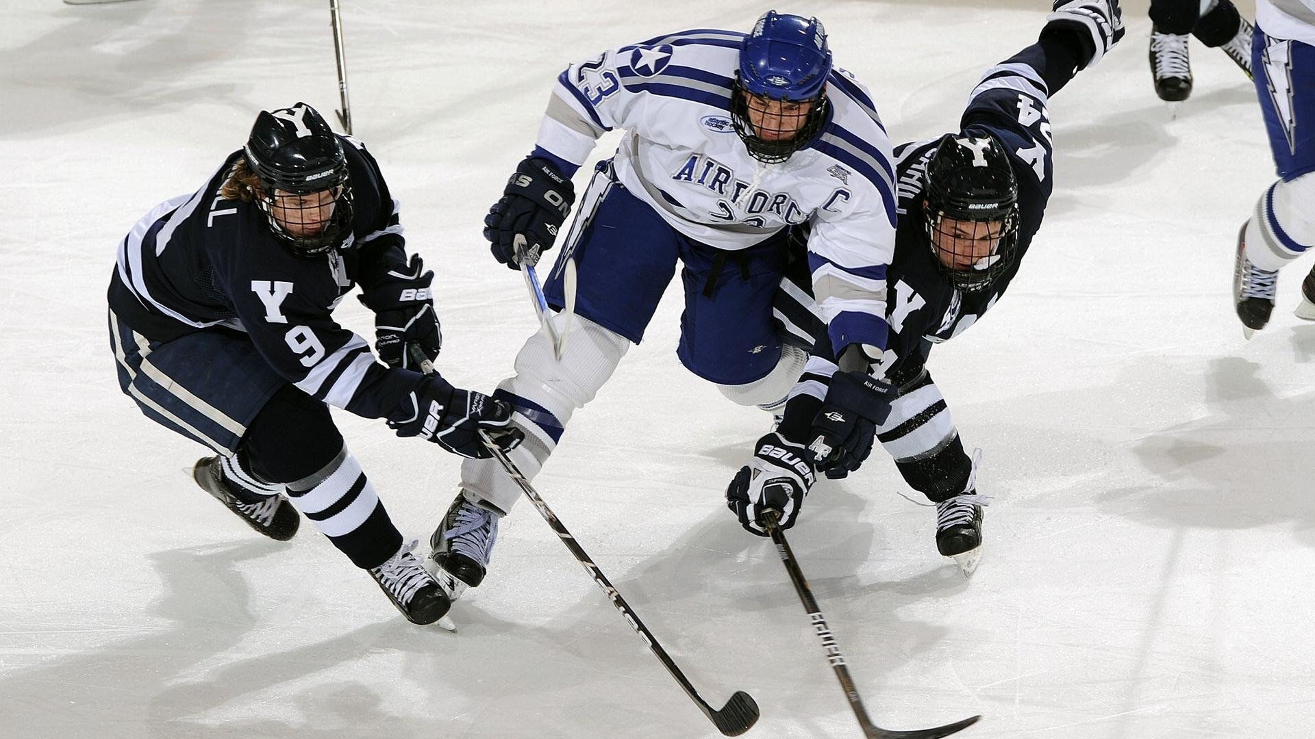央视转播中国篮球季后赛，精彩不断不容错过，央视篮球比赛